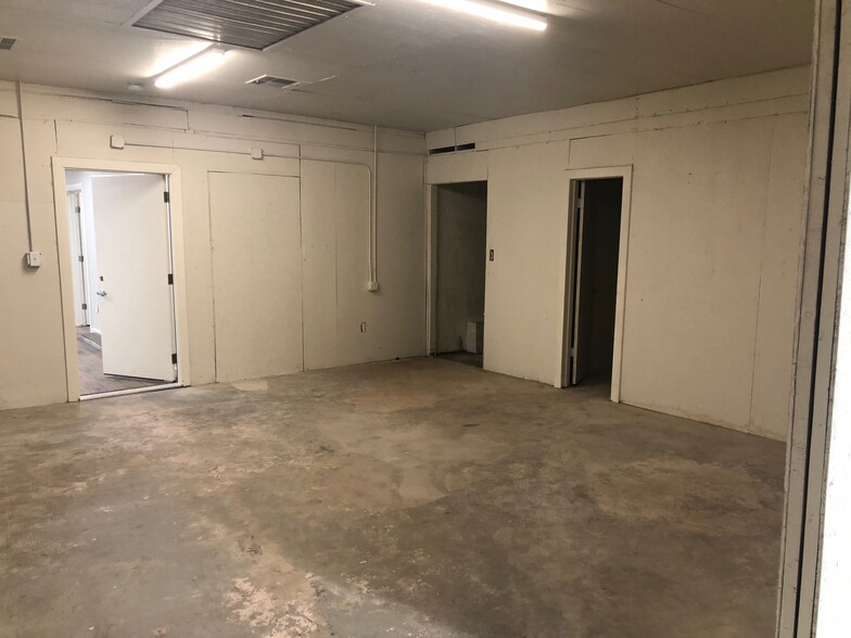 More Photos Of 1801 E Loop 336, Conroe Warehouse For Lease