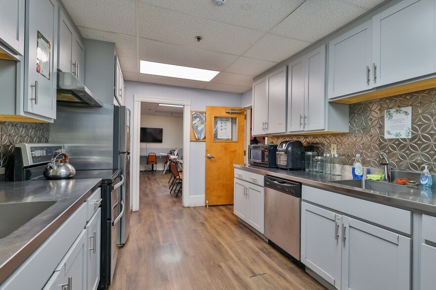 More Photos Of 541 Seneca St, Fountain Hill Healthcare For Sale