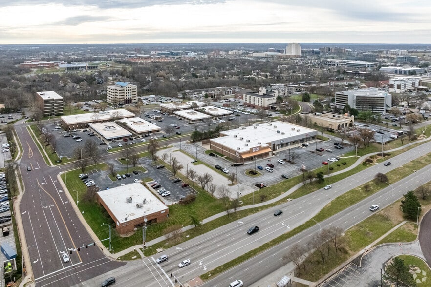 More Photos Of 10553 Metcalf Ave, Overland Park Land For Lease