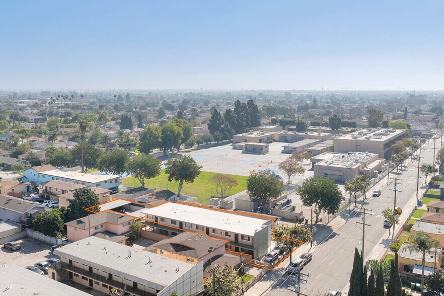 More Photos Of 6522 Bear Ave, Bell Apartments For Sale