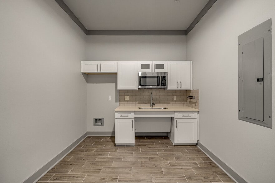 More Photos Of 1312 W Exchange Pky, Allen Medical For Lease