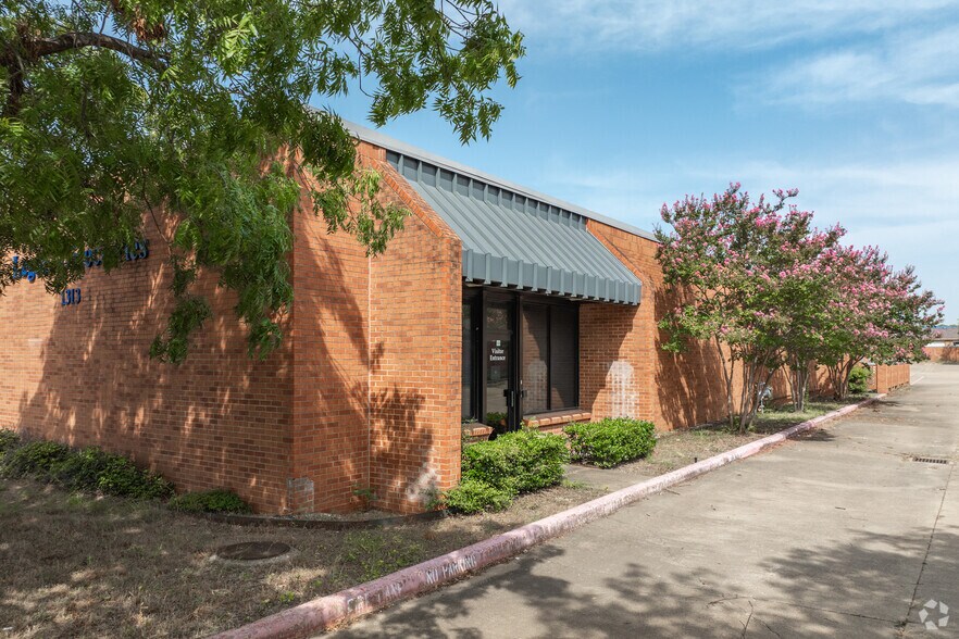 Primary Photo Of 1313 Oates Dr, Mesquite Office For Sale