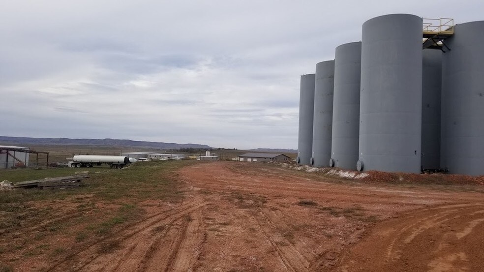 More Photos Of 132 104 Ave S, Killdeer Warehouse For Lease