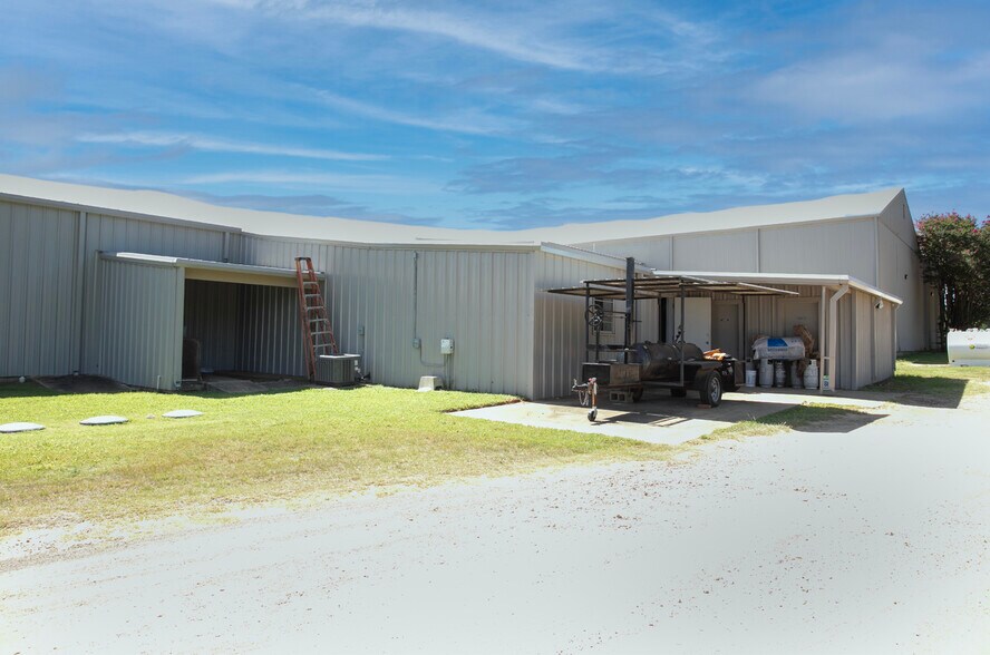 More Photos Of 15393 Highway 64 W, Tyler Warehouse For Lease