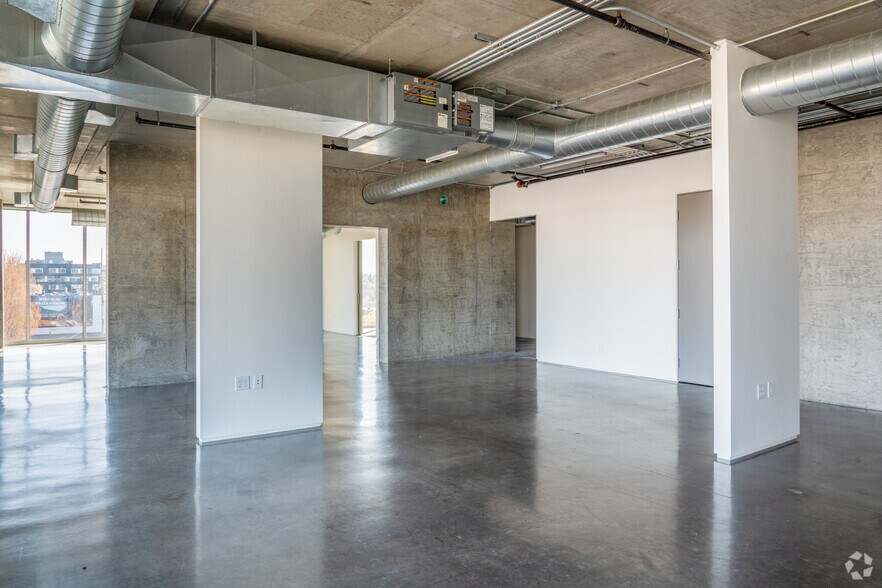 More Photos Of 524-542 E Burnside St, Portland Office For Sale
