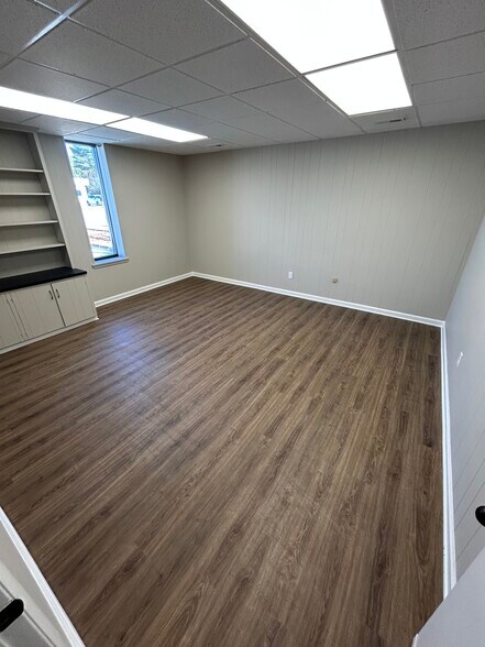 More Photos Of 8 Belcher Dr, Pelham Light Distribution For Lease