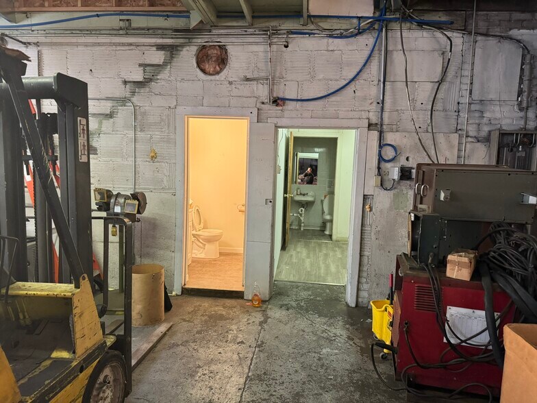 More Photos Of 111 Jones Ave, Monroe Warehouse For Sale