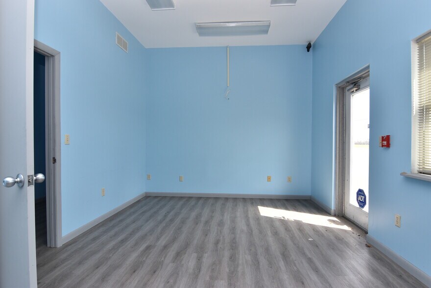 More Photos Of 30620 & 30627 Coastal Hwy, Lewes Light Distribution For Lease
