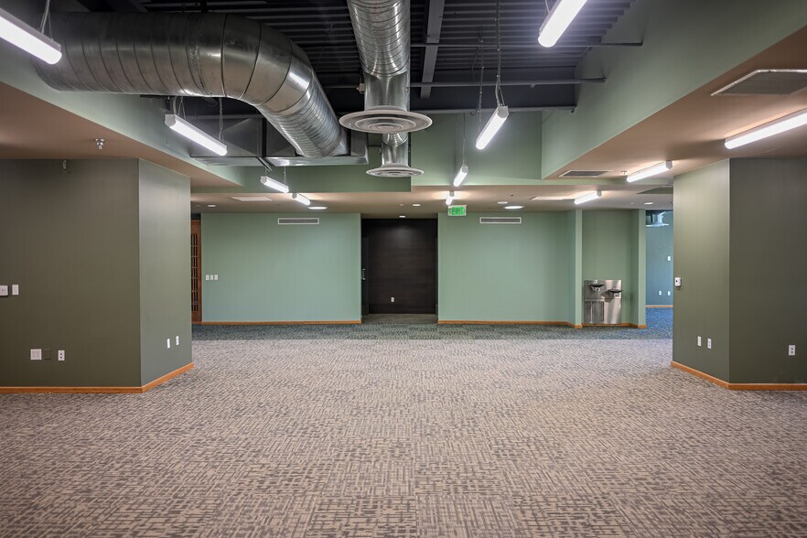 More Photos Of 23961 Newhall Ranch Rd, Valencia Unknown For Lease