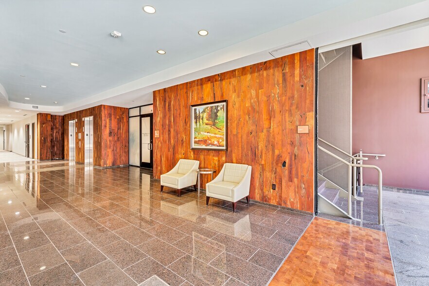 More Photos Of 100 Lexington St, Fort Worth Office For Lease