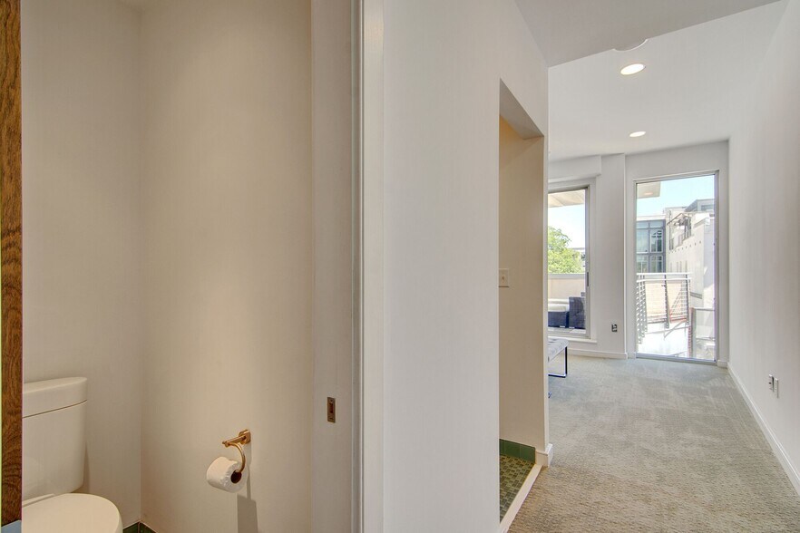 More Photos Of 487 King St, Charleston Loft Creative Space For Sale