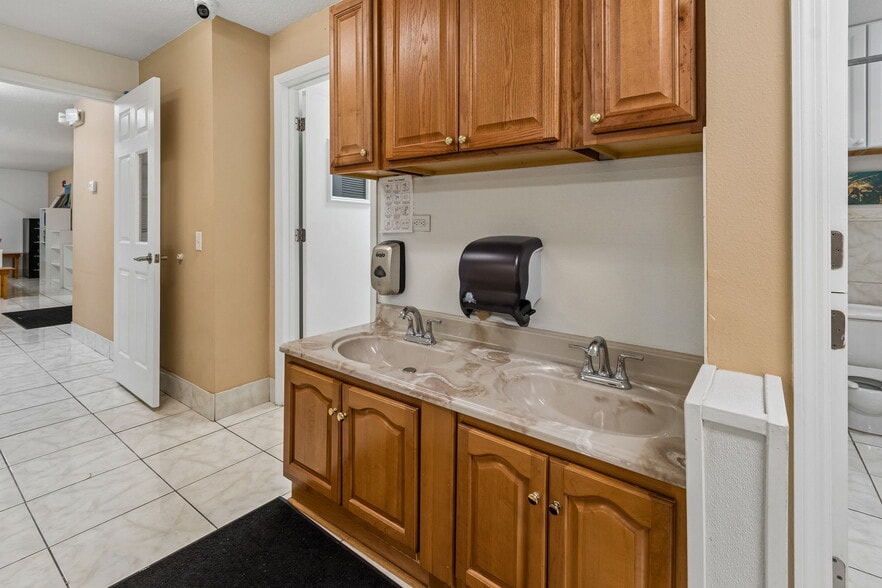 More Photos Of 4001 Skipper Rd, Tampa Schools For Sale
