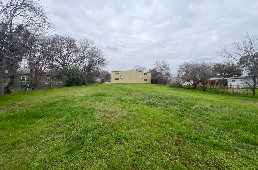 More Photos Of 925 Creekview Dr, San Antonio Manufacturing For Lease