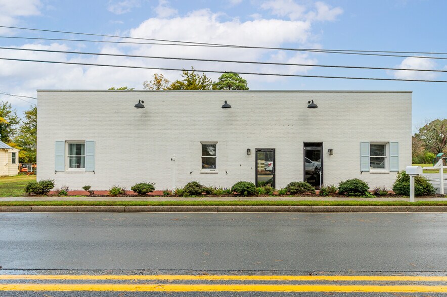 More Photos Of 16945 General Puller Hwy, Deltaville Office For Sale