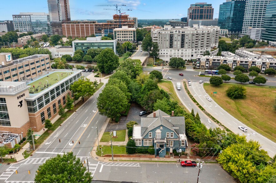 More Photos Of 435 E Morehead St, Charlotte Office For Lease