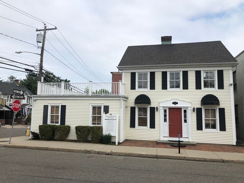 More Photos Of 151 W Carver St, Huntington Office For Sale