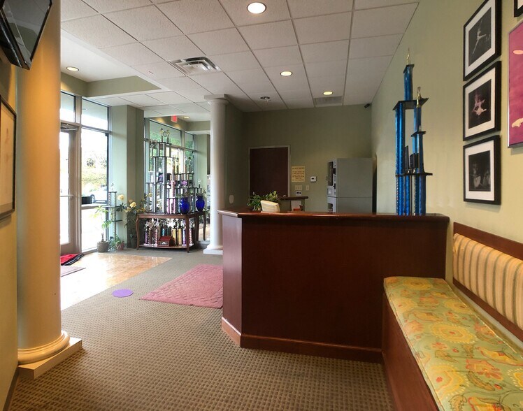 More Photos Of 10750 Medlock Bridge Rd, Duluth Medical For Lease