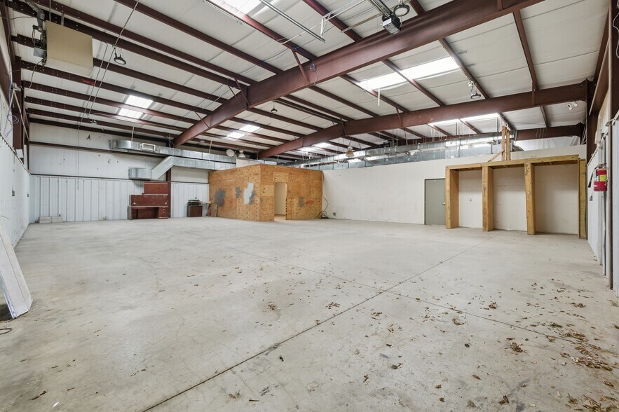 More Photos Of 13919 N Harvey Ave, Edmond Warehouse For Lease