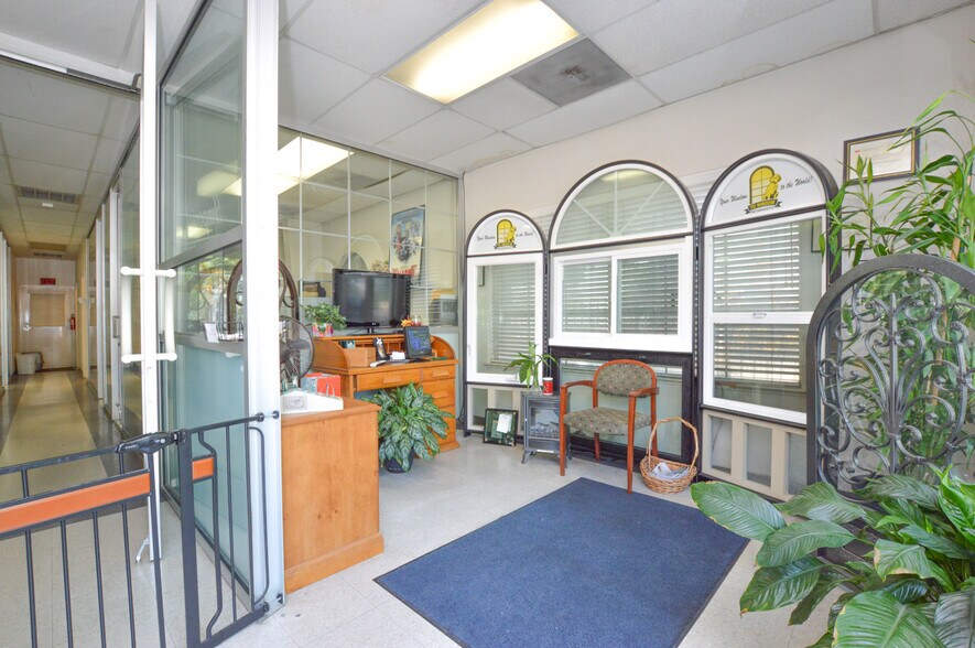 More Photos Of 444 N 1st St, Fresno Freestanding For Sale