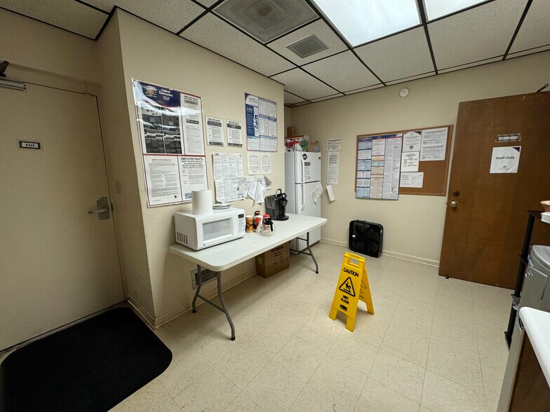 More Photos Of 2208 W Roosevelt Blvd, Monroe Office For Lease