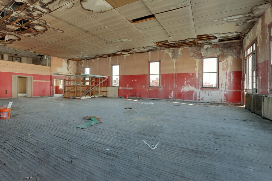 More Photos Of 900 Broadway St, Quincy Flex For Sale