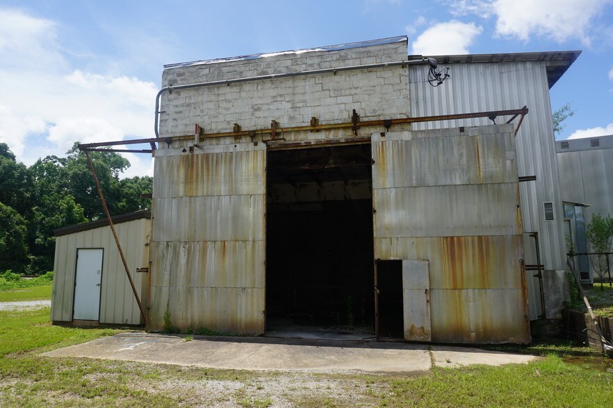 More Photos Of 403 N Main St, Evergreen Warehouse For Sale