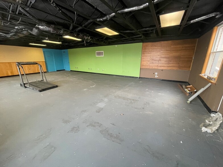 More Photos Of 102 Headson Dr, Syracuse Warehouse For Lease