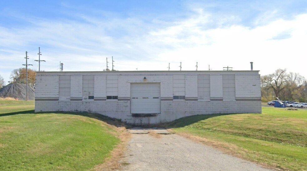 More Photos Of 1015 W Jefferson St, Vandalia Warehouse For Lease