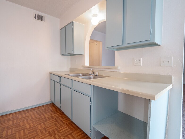 More Photos Of 5924 NW 10th St, Oklahoma City Apartments For Sale