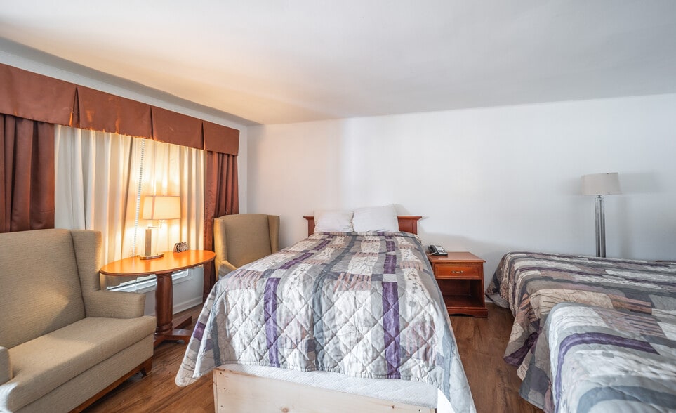 More Photos Of 812 S Bishop Ave, Rolla Hotel For Sale