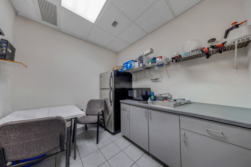More Photos Of 2051 NW 112th Ave, Doral Showroom For Sale