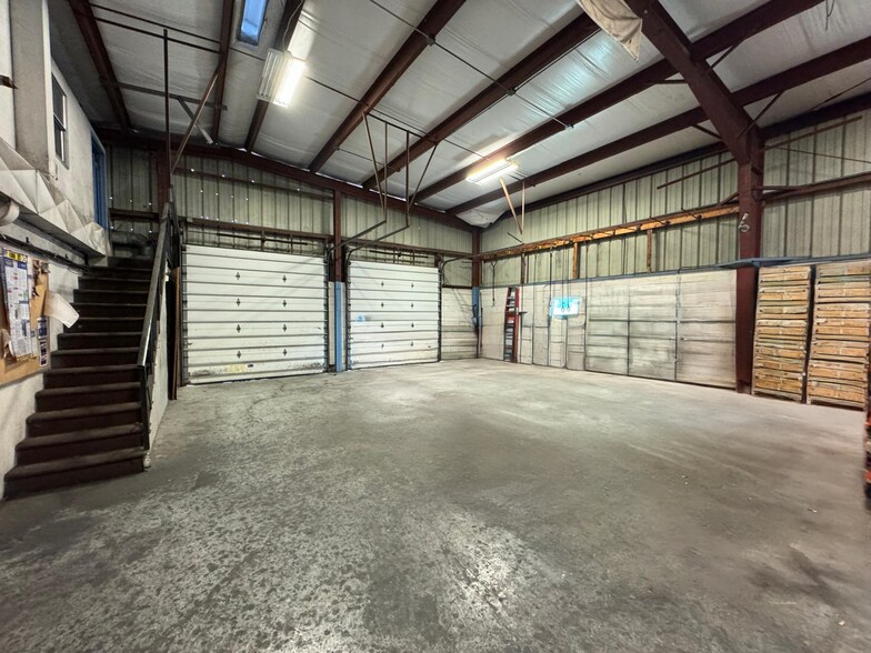 More Photos Of 5007 S Westshore Blvd, Tampa Warehouse For Sale