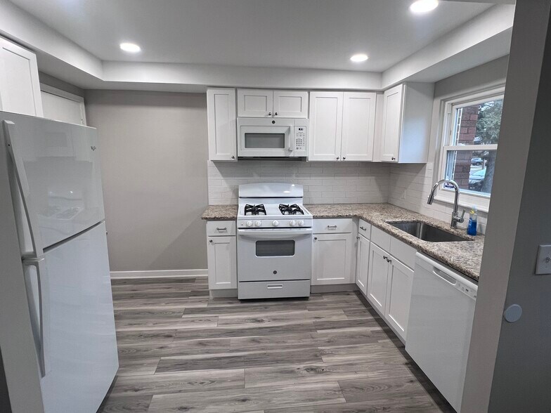 More Photos Of 20351 E 8 Mile Rd, Saint Clair Shores Multifamily For Sale