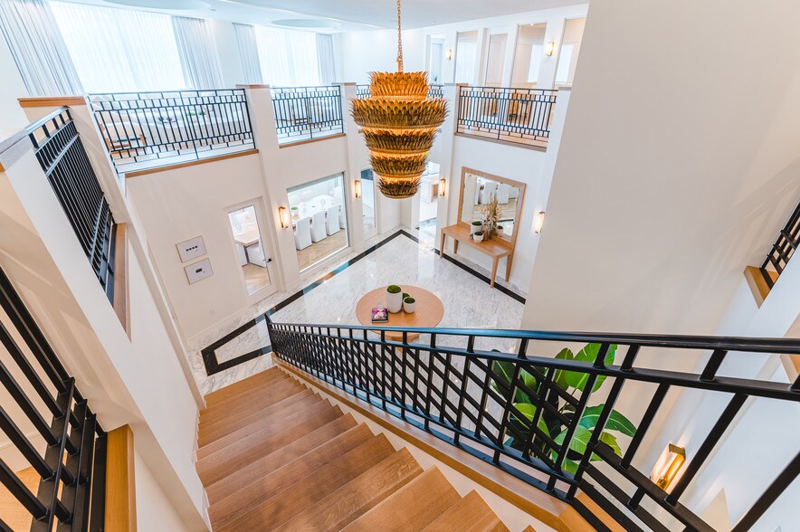 More Photos Of 2211 W Burbank Blvd, Burbank Office For Sale