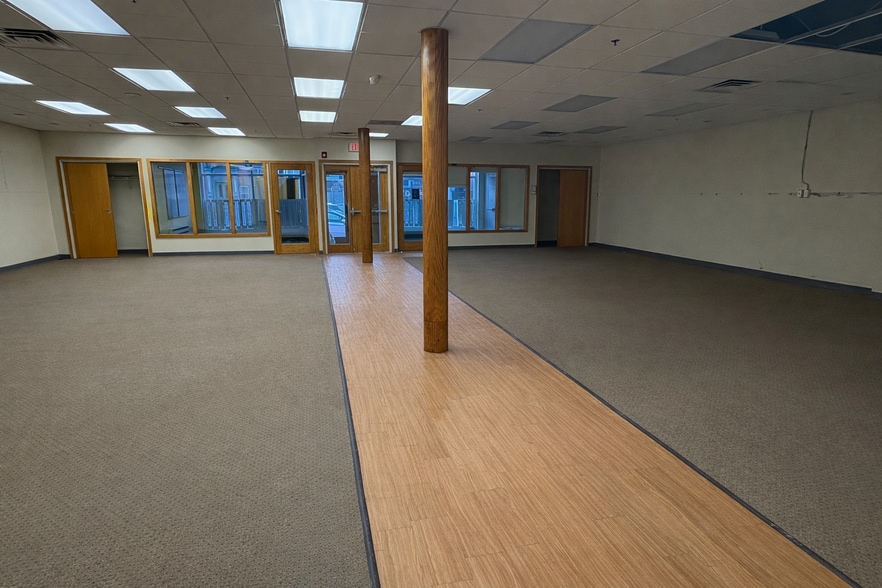 More Photos Of 913-915 Western Ave, Pittsburgh Storefront Retail Office For Lease