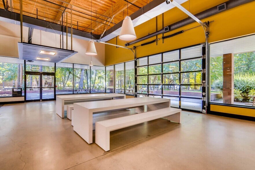 More Photos Of 26550 SW Parkway Avenue, Wilsonville Manufacturing For Lease