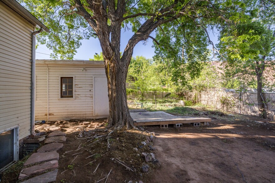 More Photos Of 86 E 300 S, Moab Flex For Sale