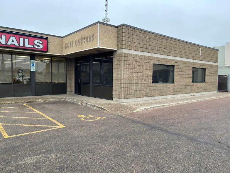 Primary Photo Of 2720 W 12th St, Sioux Falls Storefront For Lease