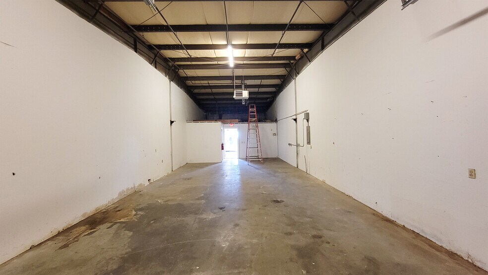 More Photos Of 10 Kendrick Rd, Wareham Flex For Lease