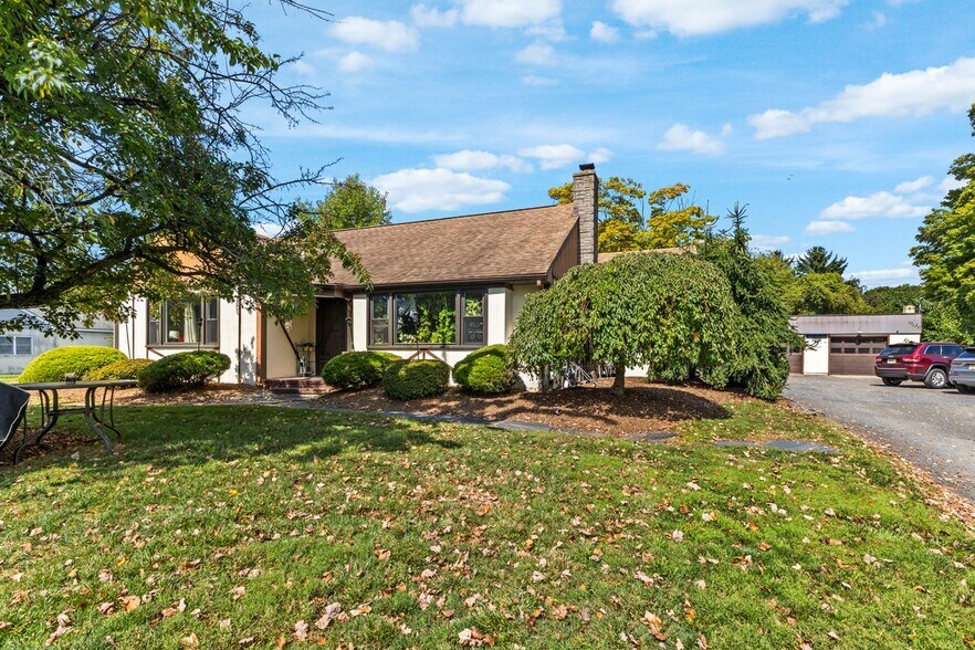 Primary Photo Of 1262-1264 US-22, Lebanon Auto Repair For Sale