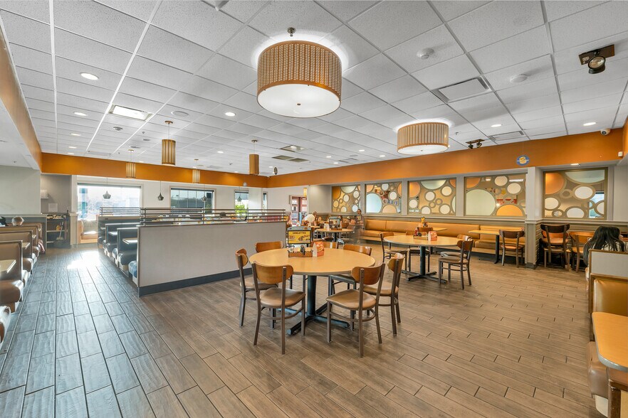 More Photos Of 224 S River Rd, Bedford General Retail For Sale