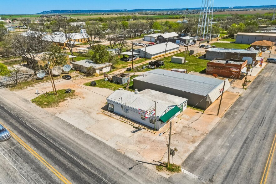 More Photos Of 542 Graham St, Tuscola General Retail For Sale