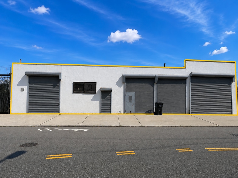 Primary Photo Of 4425 Barnett Ave, Sunnyside Industrial For Sale