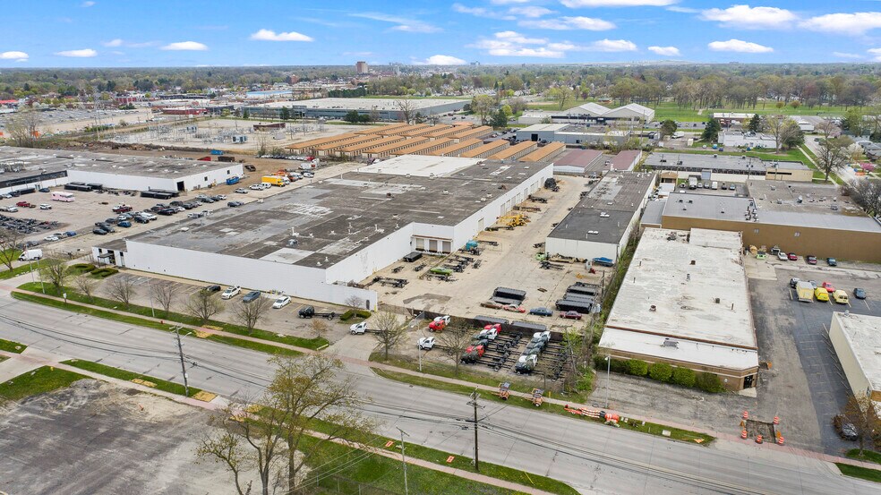 More Photos Of 2727 S Beech Daly Rd, Dearborn Heights Warehouse For Sale