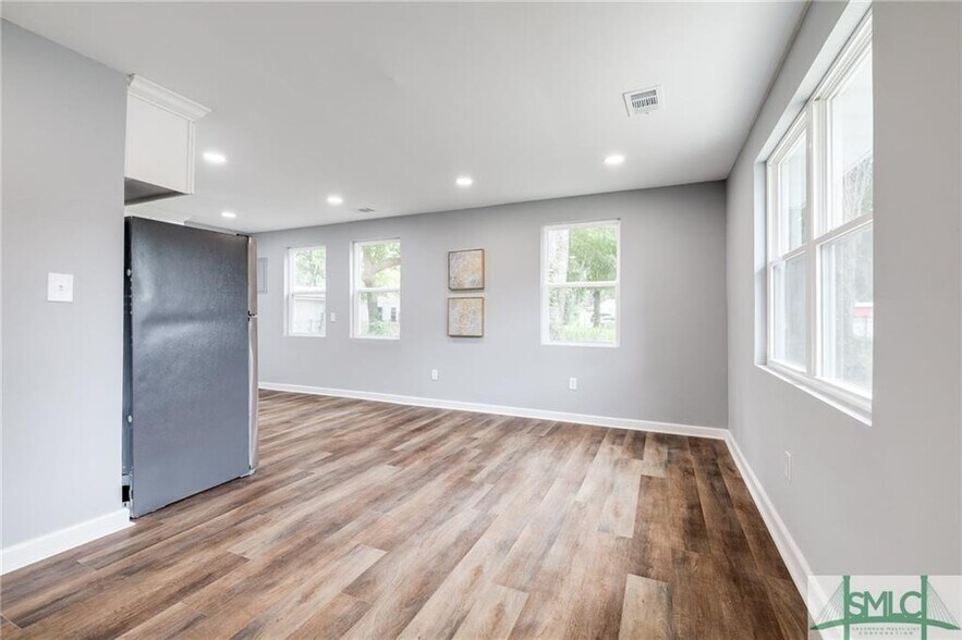 More Photos Of 506 E Montgomery Cross Rd, Savannah Office Residential For Sale