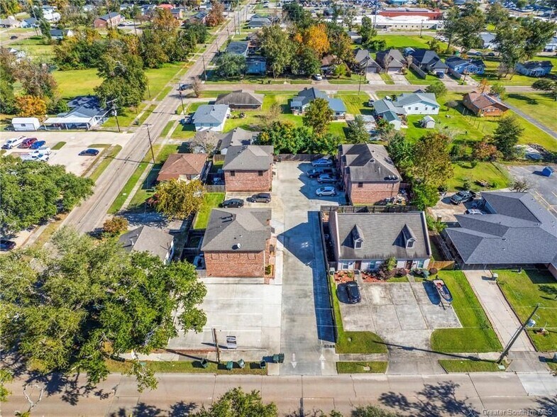 More Photos Of 2703 Enterprise Blvd, Lake Charles Apartments For Sale