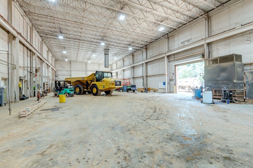 More Photos Of 5355 Morse Dr, Decatur Warehouse For Lease