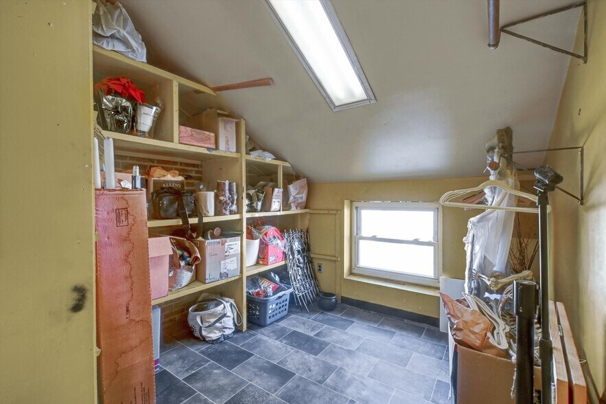 More Photos Of 15 E Centre St, Baltimore Bar For Sale