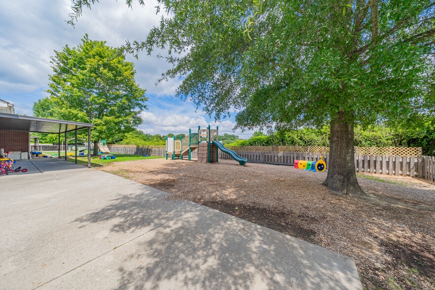 More Photos Of 1004 Old Plank Rd, High Point Daycare Center For Sale
