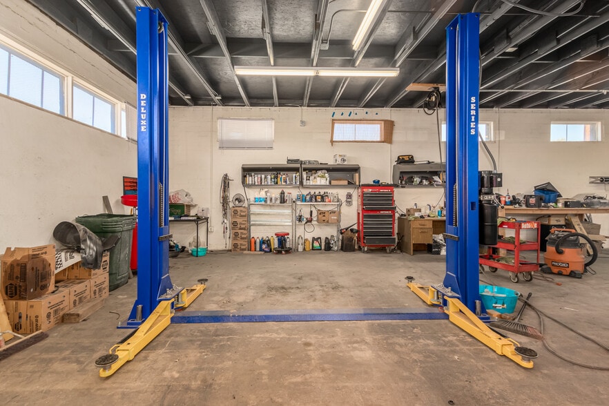 More Photos Of 906 E Broadway Rd, Phoenix Warehouse For Sale